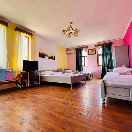 Brunette Beauties & Sinemorets Affittacamere