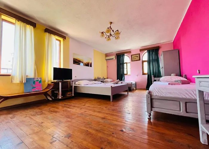 Brunette Beauties & Sinemorets Affittacamere