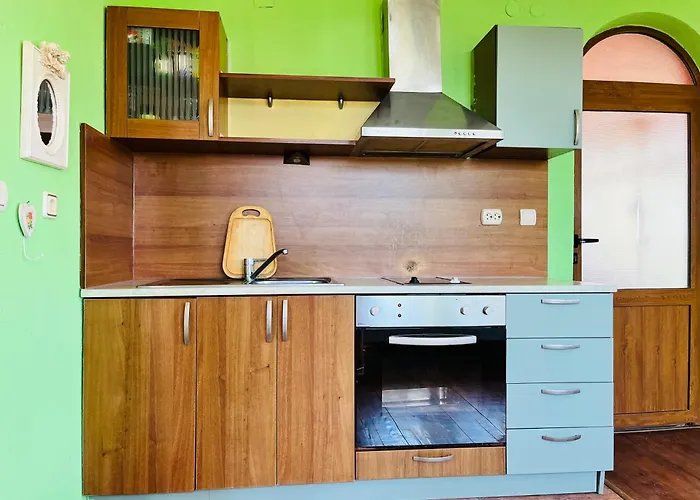 Brunette Beauties & Sinemorets Affittacamere Sinemoretz