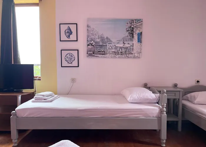 Brunette Beauties & Sinemorets 3*