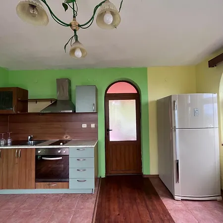 Brunette Beauties & Sinemorets Guest house 3*