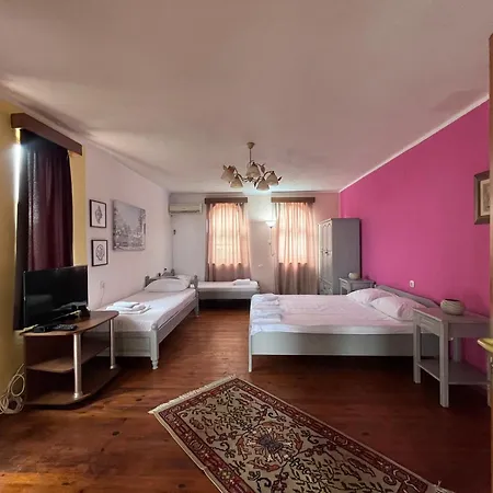 Brunette Beauties & Sinemorets בית הארחה סינמורץ