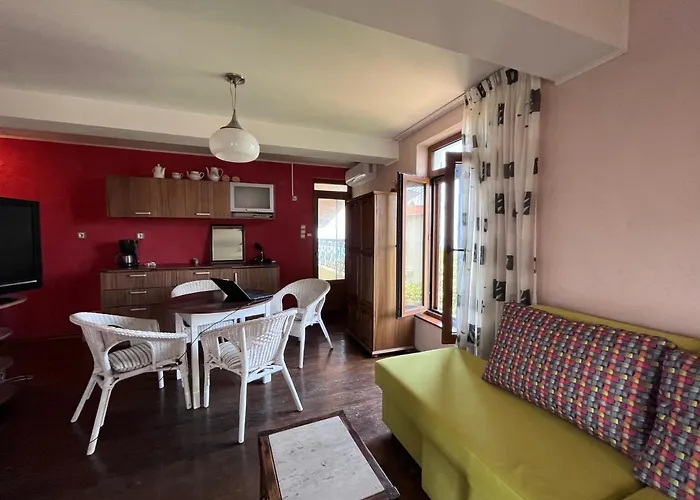 Brunette Beauties & Sinemorets Vendégház Szinemorec