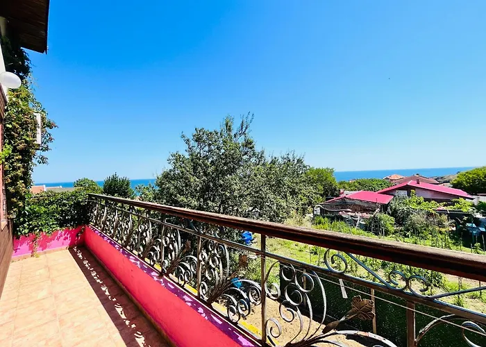 Brunette Beauties & Sinemorets Szinemorec