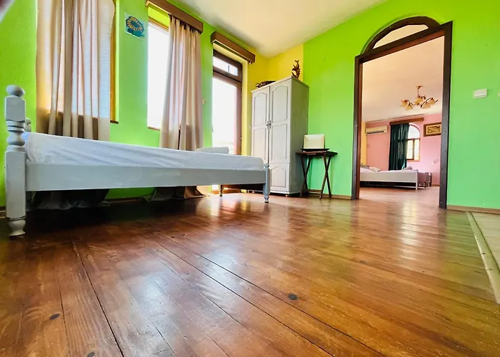 Brunette Beauties & Sinemorets Vendégház