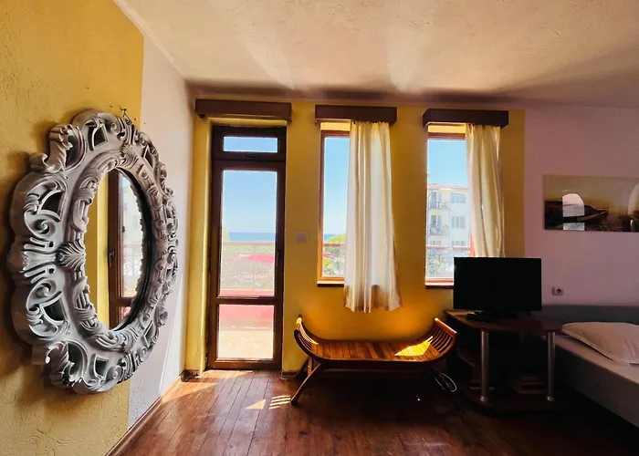 Brunette Beauties & Sinemorets Vendégház 3*